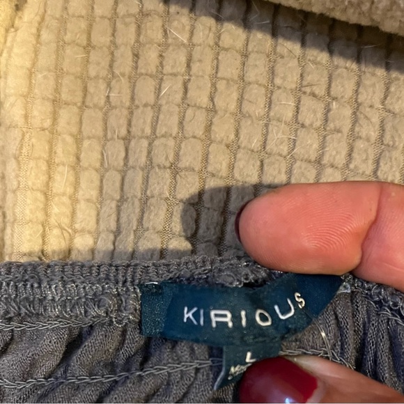 NWOT Kirious Off the Shoulder Smocked Top - Picture 11 of 12